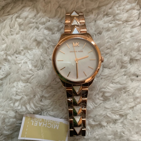 REDUCED NWT Michael Kors watch - Picture 2 of 6